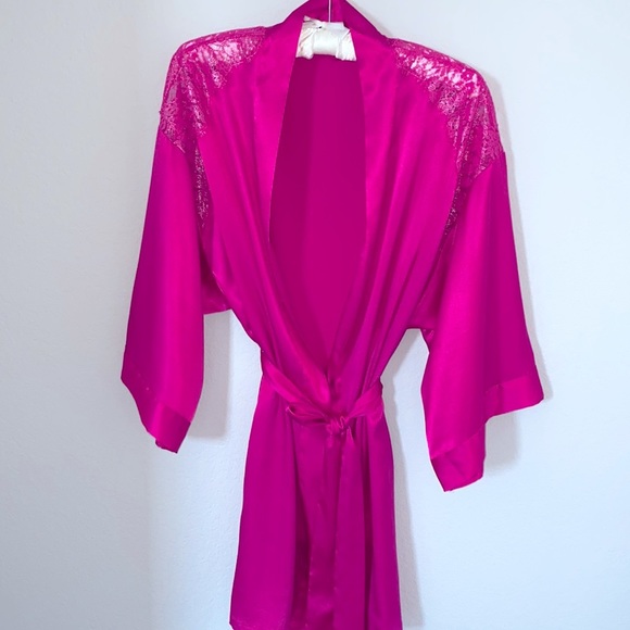 Victoria’s Secret Hot Pink Satin Kimono Robe XS/S
